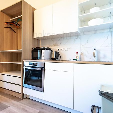 Storey Apartment Close To Metro Palmovka Prague Exterior photo